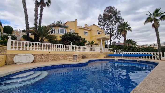 Image No.1-2 Bed Villa / Detached for sale