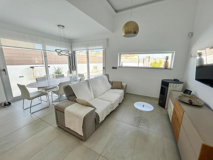 Image No.9-3 Bed Villa / Detached for sale