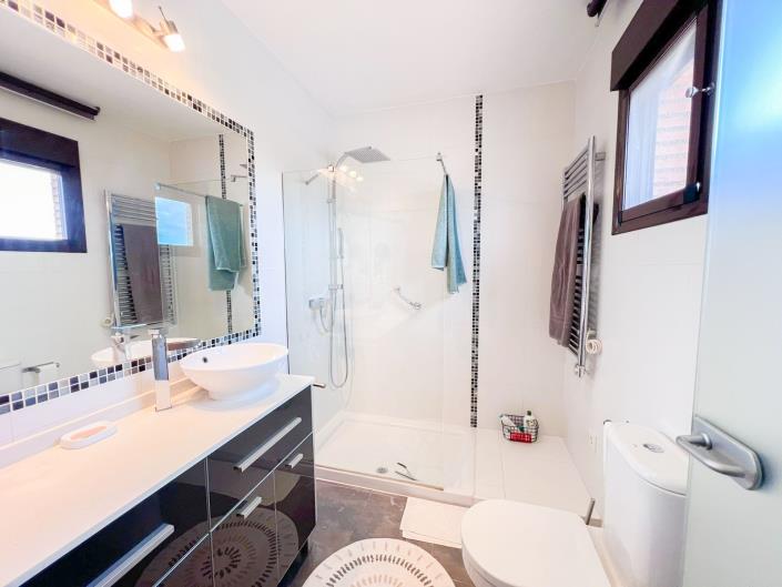 Image No.12-3 Bed Villa / Detached for sale