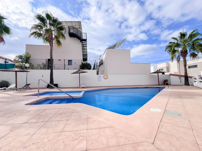 Image No.2-3 Bed Villa / Detached for sale