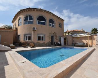 Villa de 5 chambres à vendre à Ciudad Quesada