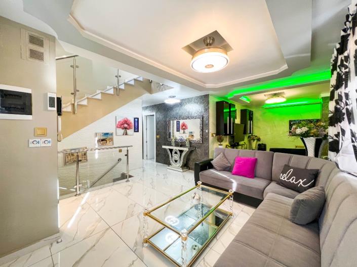 Image No.5-Villa / Détaché de 4 chambres à vendre à Punta Prima