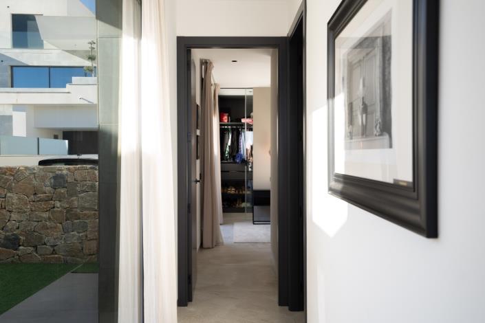 Image No.17-44 Bed Villa / Detached for sale