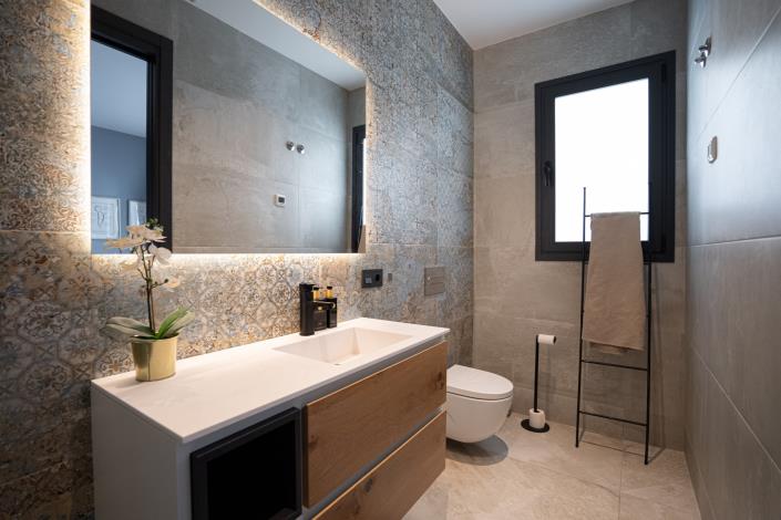 Image No.30-44 Bed Villa / Detached for sale