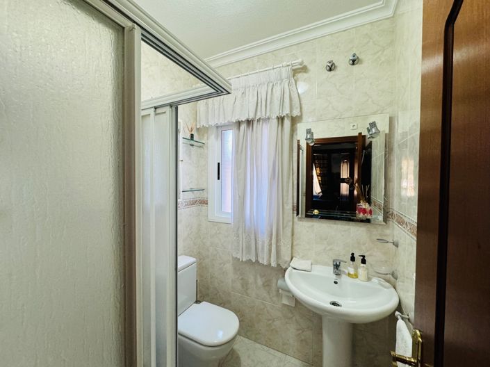 Image No.14-5 Bed Villa for sale