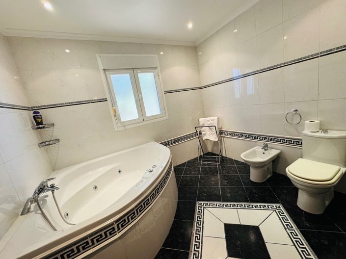 Image No.24-5 Bed Villa for sale