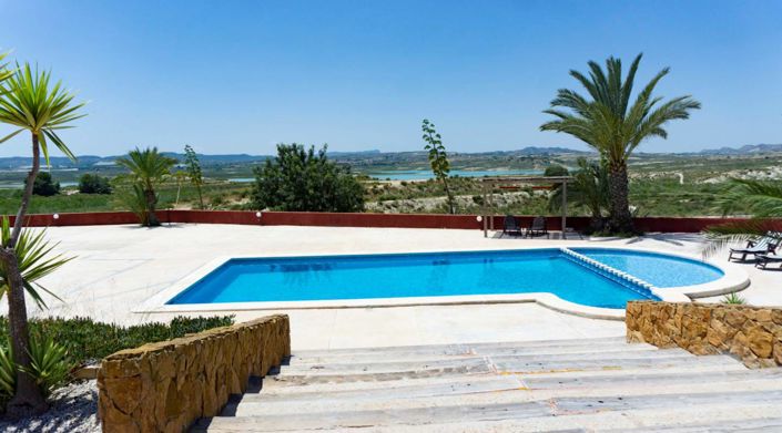 Image No.1-4 Bed Villa for sale