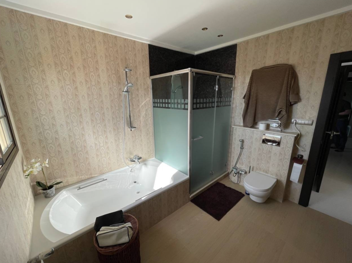 Image No.12-4 Bed Villa for sale