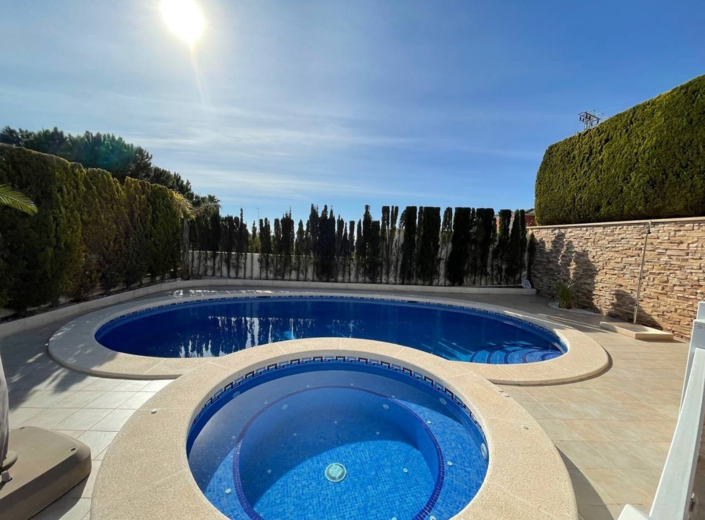 Image No.2-4 Bed Villa for sale