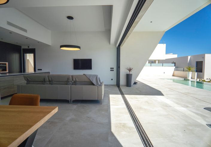 Image No.8-5 Bed Villa for sale