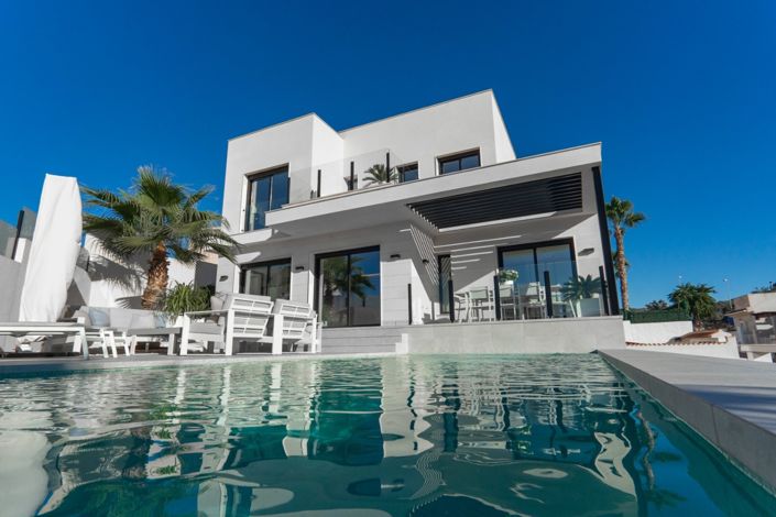 Image No.1-4 Bed Villa for sale
