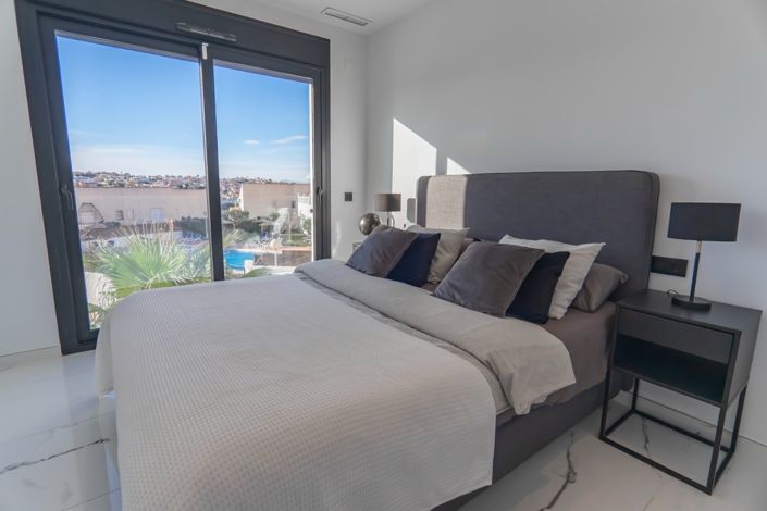 Image No.10-4 Bed Villa for sale