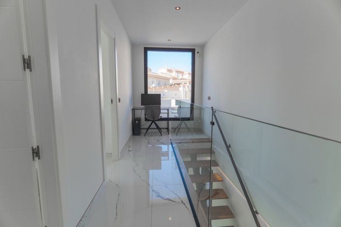 Image No.13-4 Bed Villa for sale