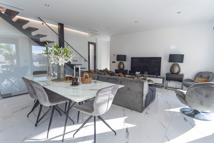 Image No.2-4 Bed Villa for sale