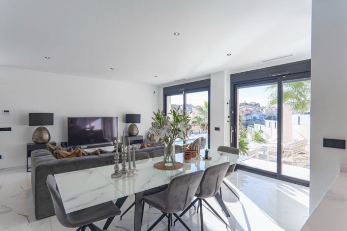 Image No.4-4 Bed Villa for sale