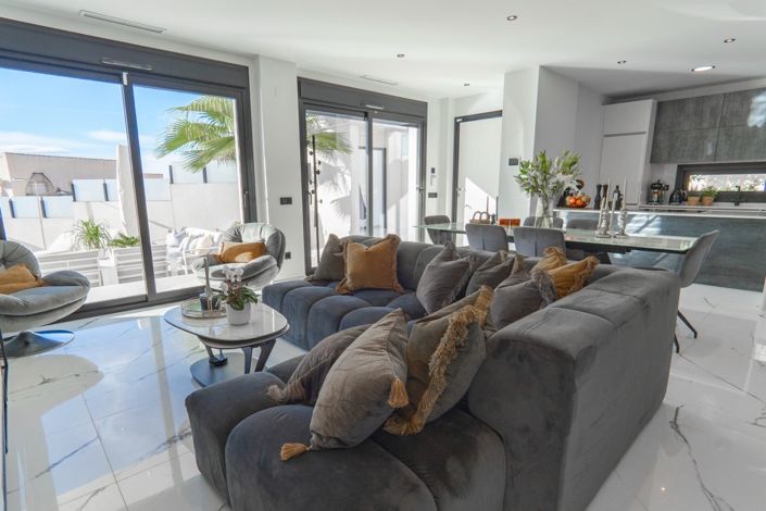 Image No.6-4 Bed Villa for sale