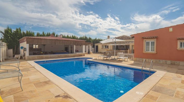 Image No.1-6 Bed Villa for sale