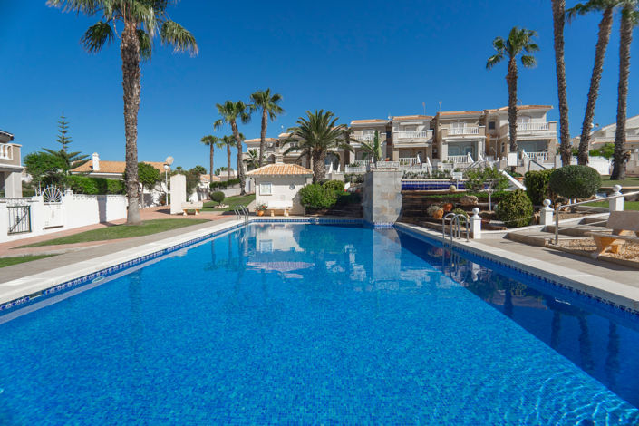 Image No.12-2 Bed Townhouse for sale