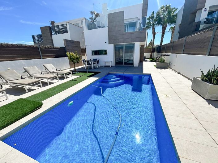 Image No.1-3 Bed Villa for sale