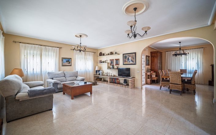 Image No.3-4 Bed Villa for sale