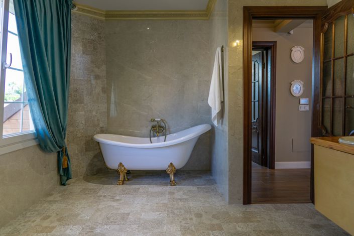 Image No.42-5 Bed Villa for sale