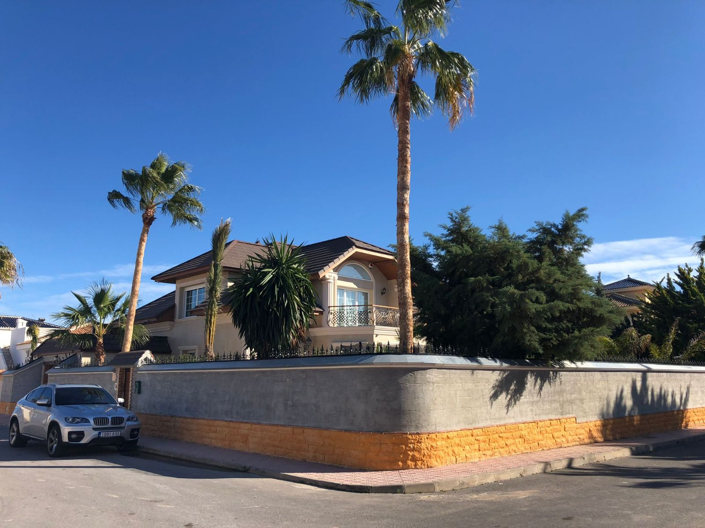 Image No.57-5 Bed Villa for sale