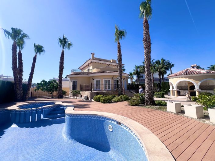 Image No.1-3 Bed Villa for sale