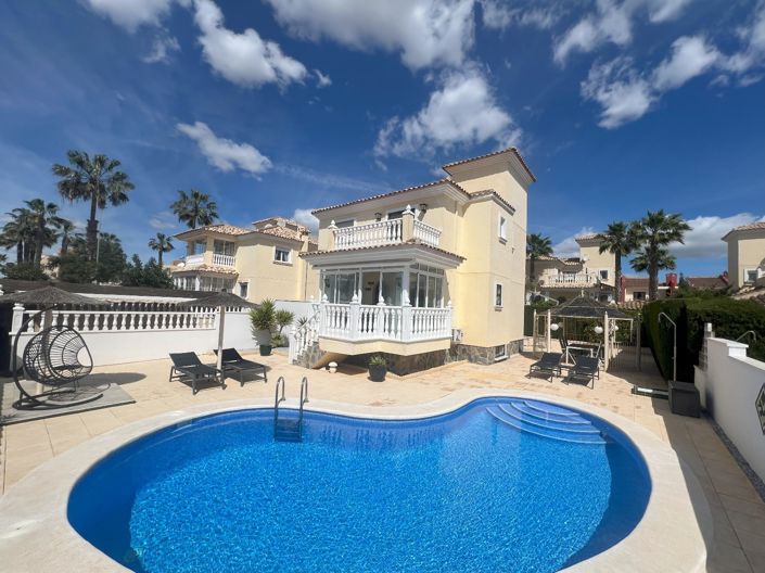 Image No.1-Villa de 4 chambres à vendre à Guardamar del Segura