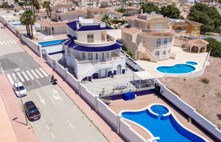 Image No.1-6 Bed Villa for sale