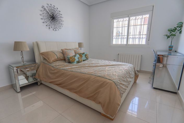 Image No.41-6 Bed Villa for sale