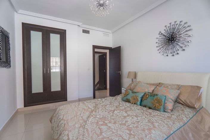 Image No.42-6 Bed Villa for sale