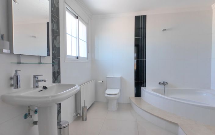 Image No.55-6 Bed Villa for sale