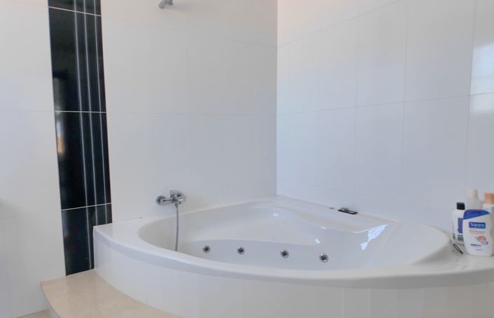 Image No.56-6 Bed Villa for sale