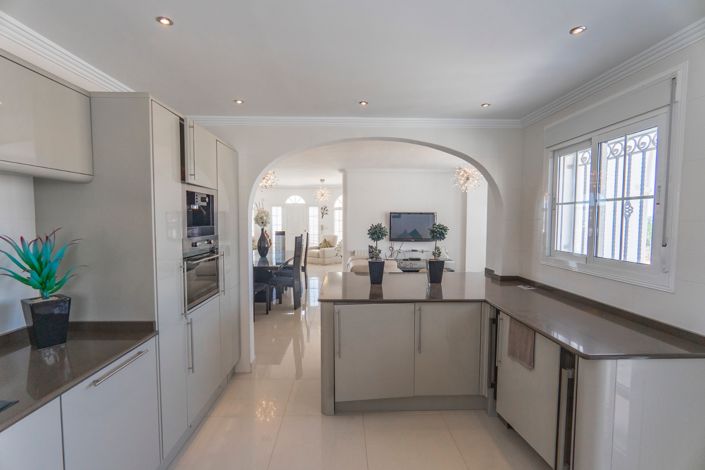 Image No.7-6 Bed Villa for sale