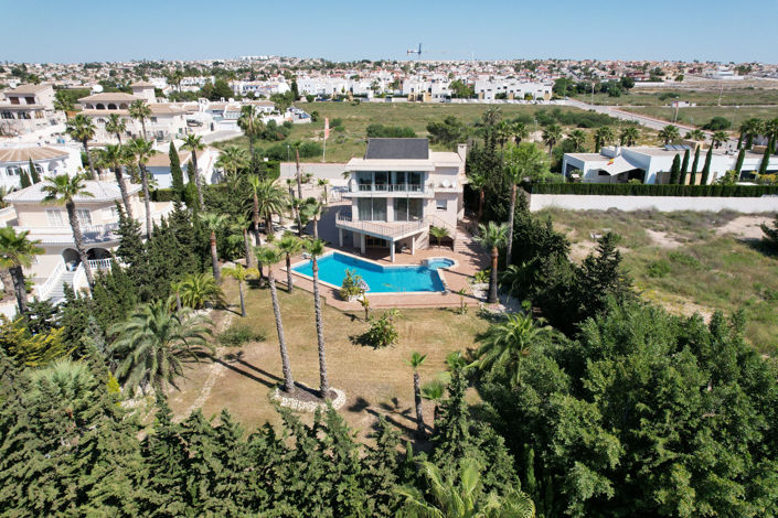 Image No.1-Villa de 4 chambres à vendre à Ciudad Quesada