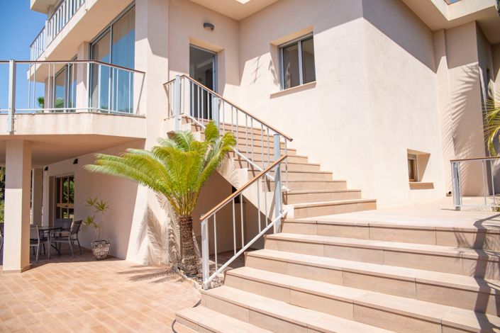 Image No.57-4 Bed Villa for sale