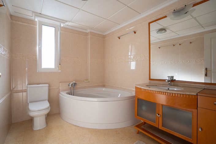 Image No.24-5 Bed Villa for sale