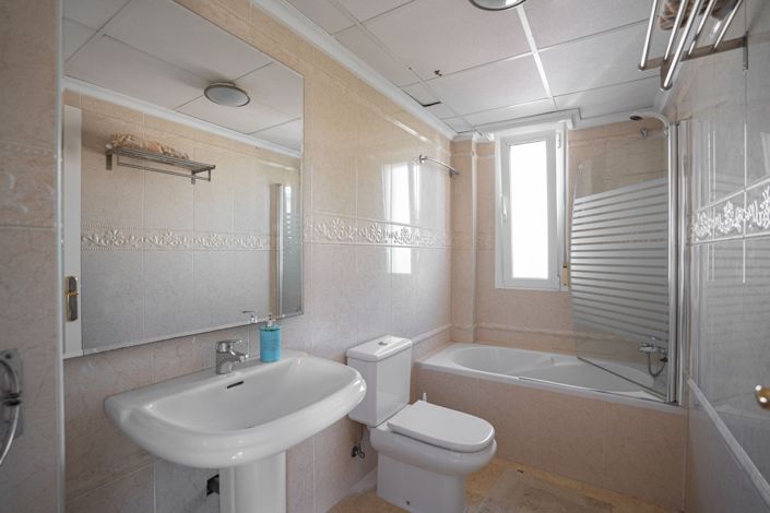 Image No.8-5 Bed Villa for sale