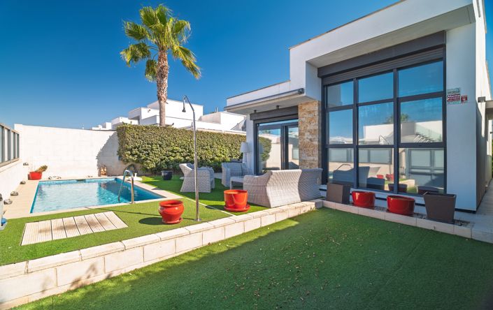 Image No.1-3 Bed Villa for sale