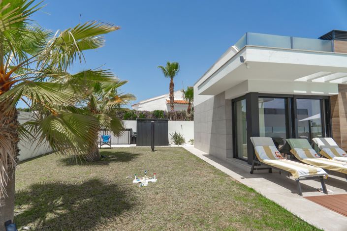 Image No.17-4 Bed Villa for sale