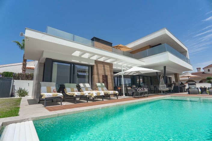 Image No.3-4 Bed Villa for sale