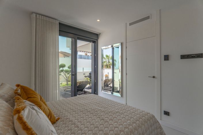 Image No.54-4 Bed Villa for sale