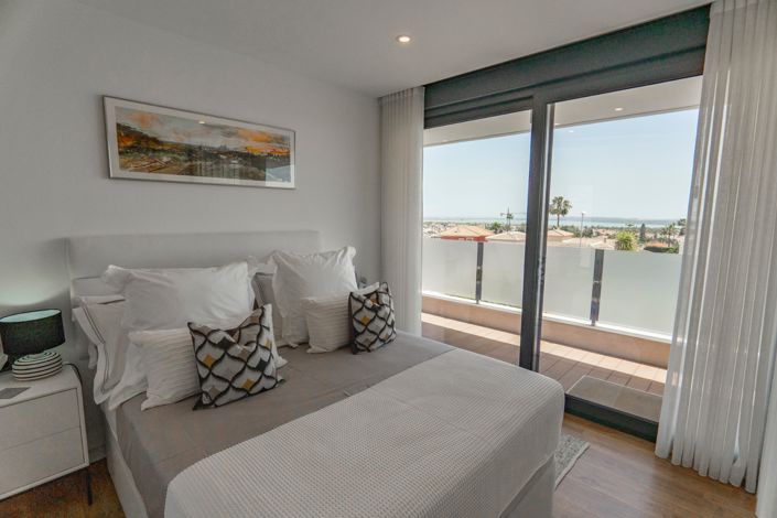 Image No.76-4 Bed Villa for sale