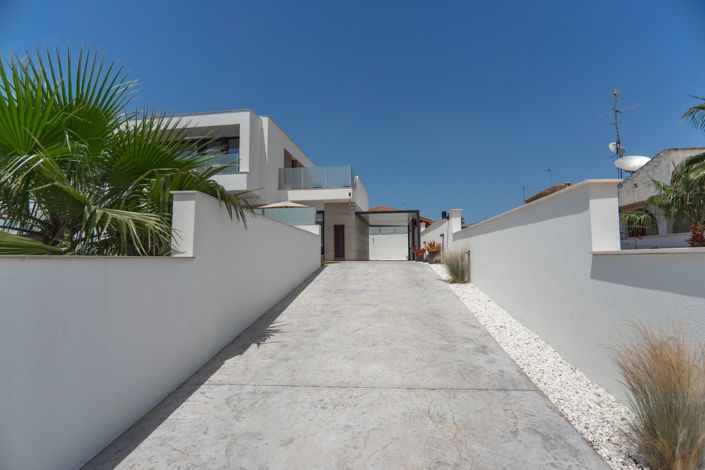 Image No.9-4 Bed Villa for sale