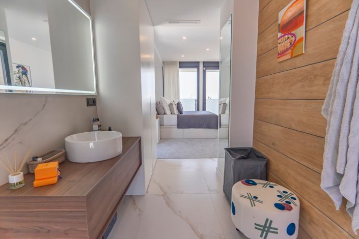 Image No.85-4 Bed Villa for sale