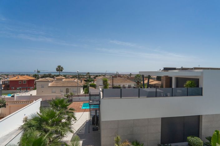 Image No.95-4 Bed Villa for sale