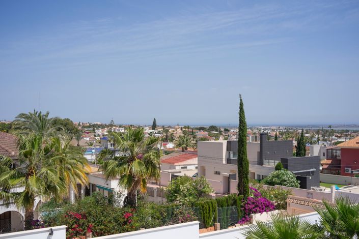 Image No.100-4 Bed Villa for sale