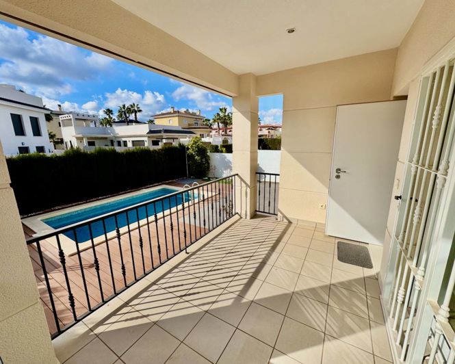 Image No.15-3 Bed Villa for sale