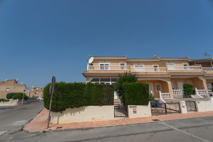 Image No.1-3 Bed House for sale