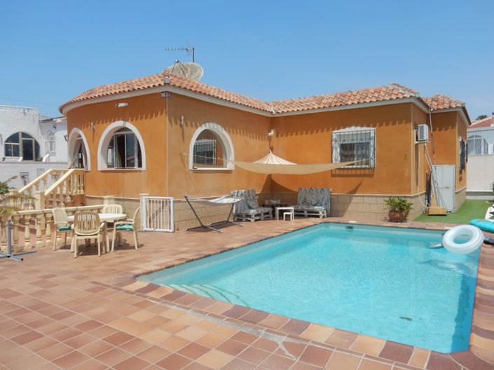 Image No.1-4 Bed Villa for sale